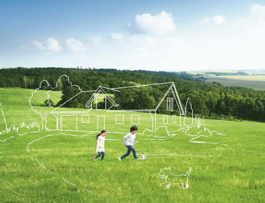 terrain vide enfants jouant avant construction maisons SERCPI